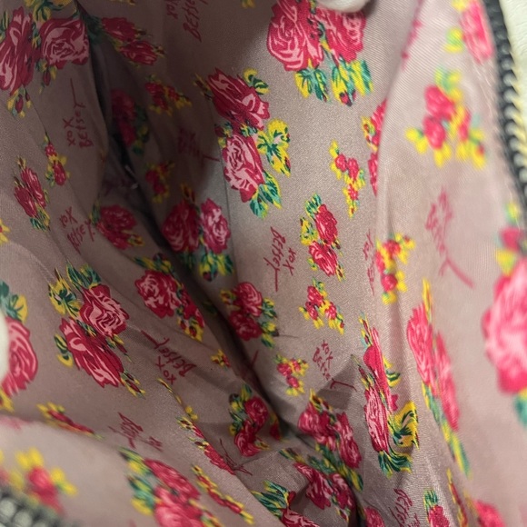 EUC Betsey Johnson Wristlet - Picture 6 of 6